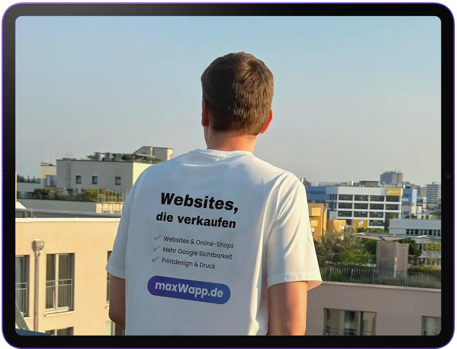 T-Shirt Werbung maxWapp: Schaufensterbeschriftung, Schilder & T-Shirt-Druck in München