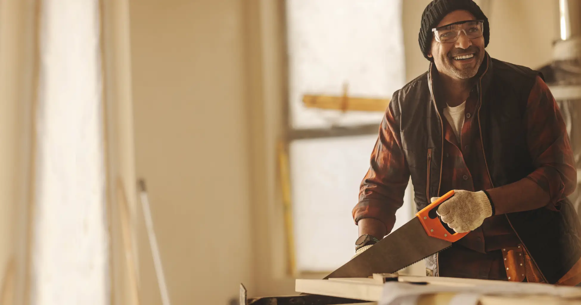 Arbeitsplatz mit zwei Monitoren – strukturierte Website Relaunch Umsetzung mit klarer Strategie – maxWapp